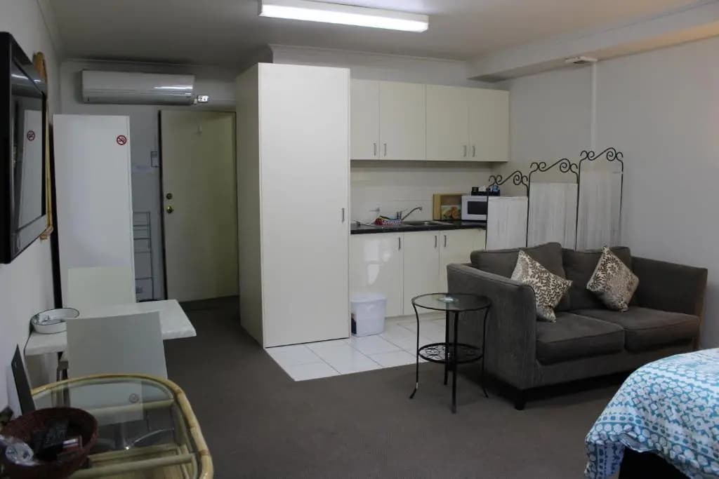 Box Hill Studio Apartment 2 - photo 4