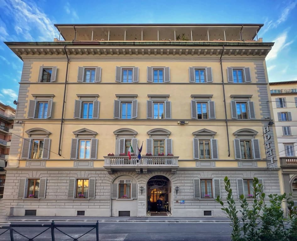 De La Pace, Sure Hotel Collection by Best Western - photo 1