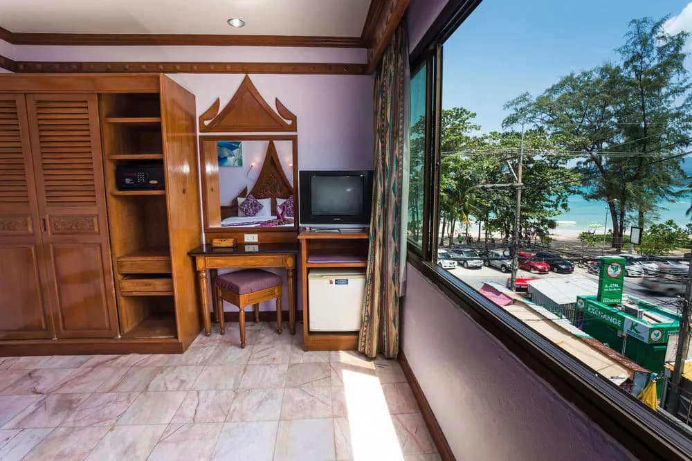 Patong Beach Bed and Breakfast - photo 7