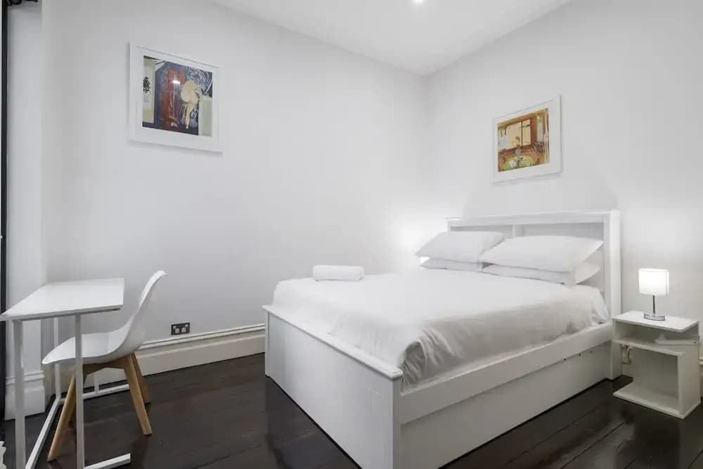 Stylish 2BR House, Walk to Parks & Cafes - photo 11