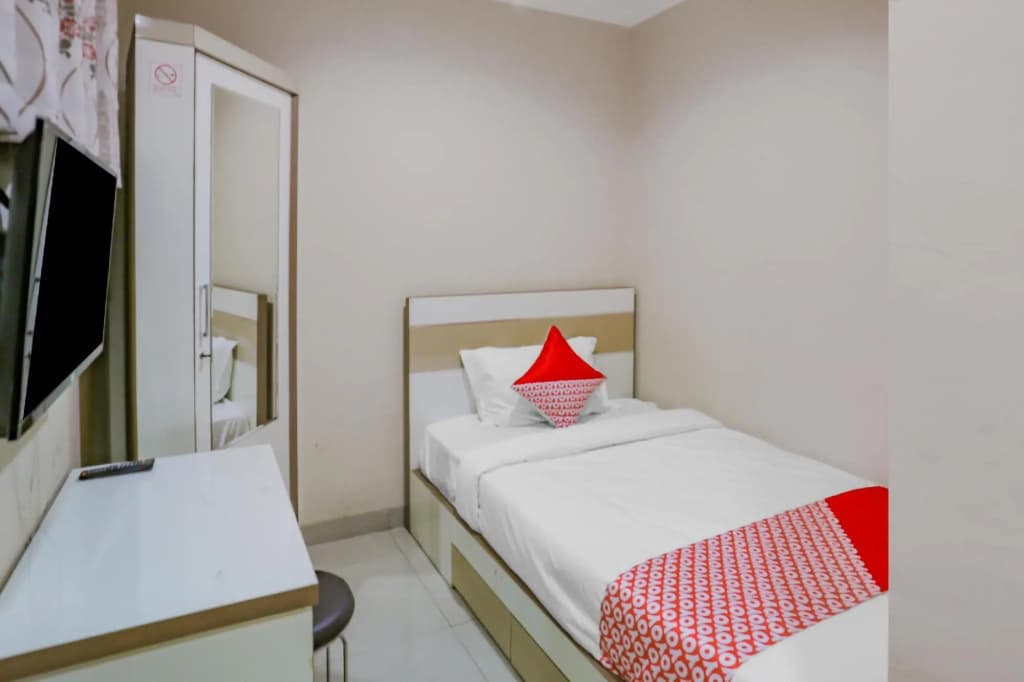 Wisma Basco Syariah by OYO Rooms - photo 41