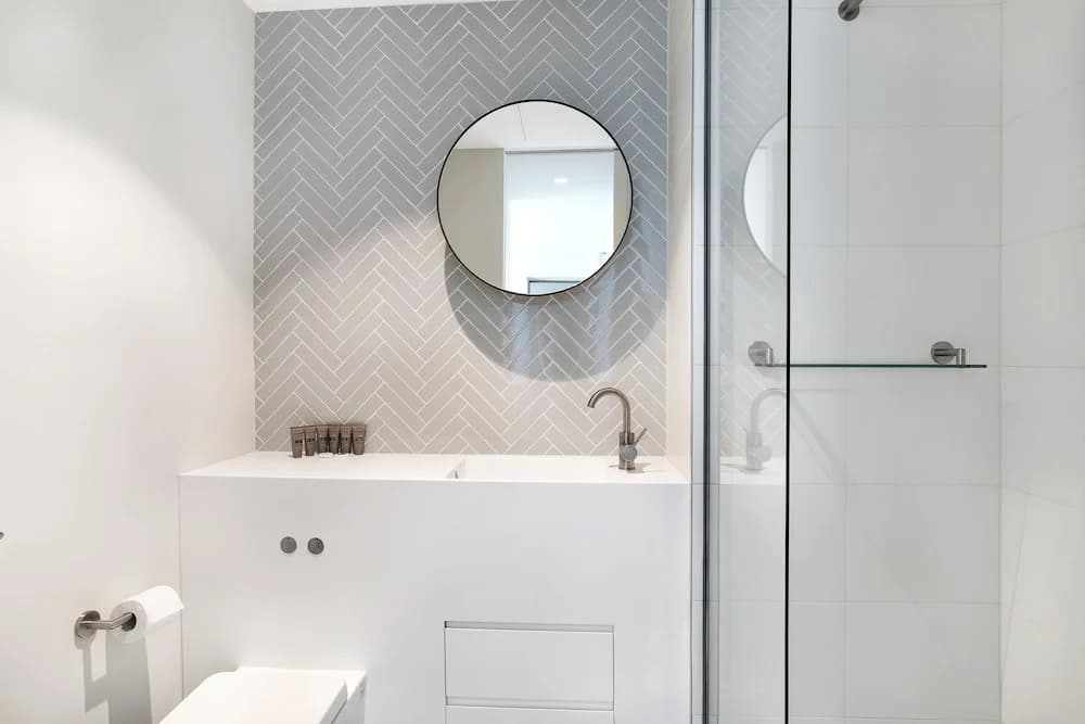 IfStays EQ Tower Apartment - photo 8