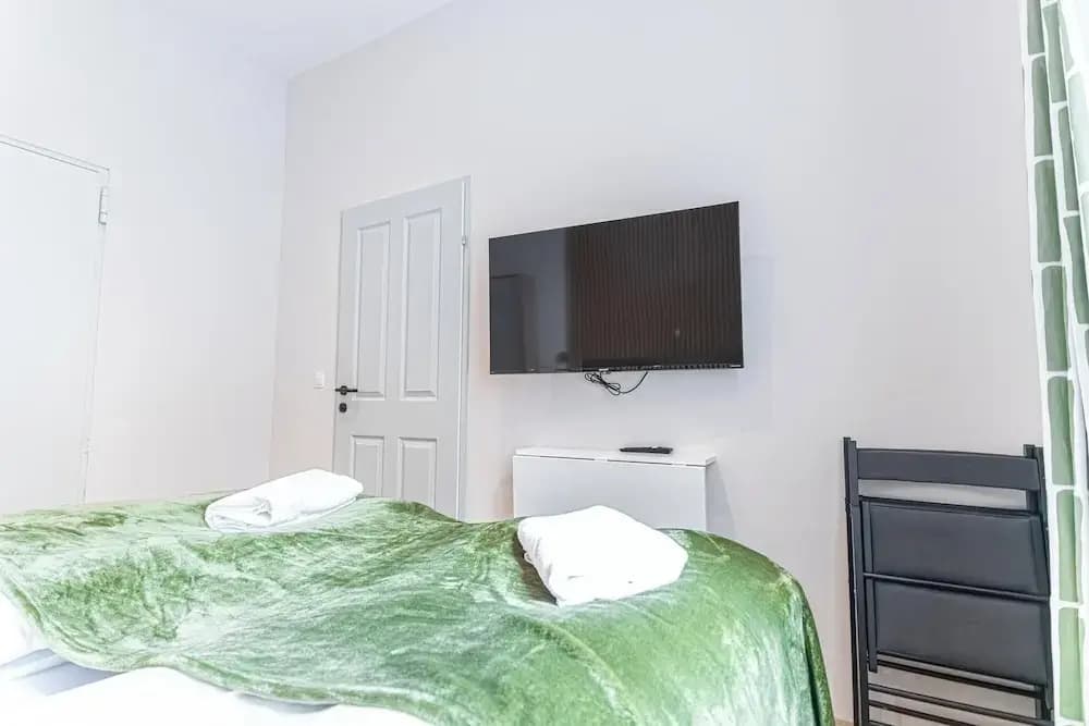 4BR Apartment for Groups Near Stadthalle - photo 14