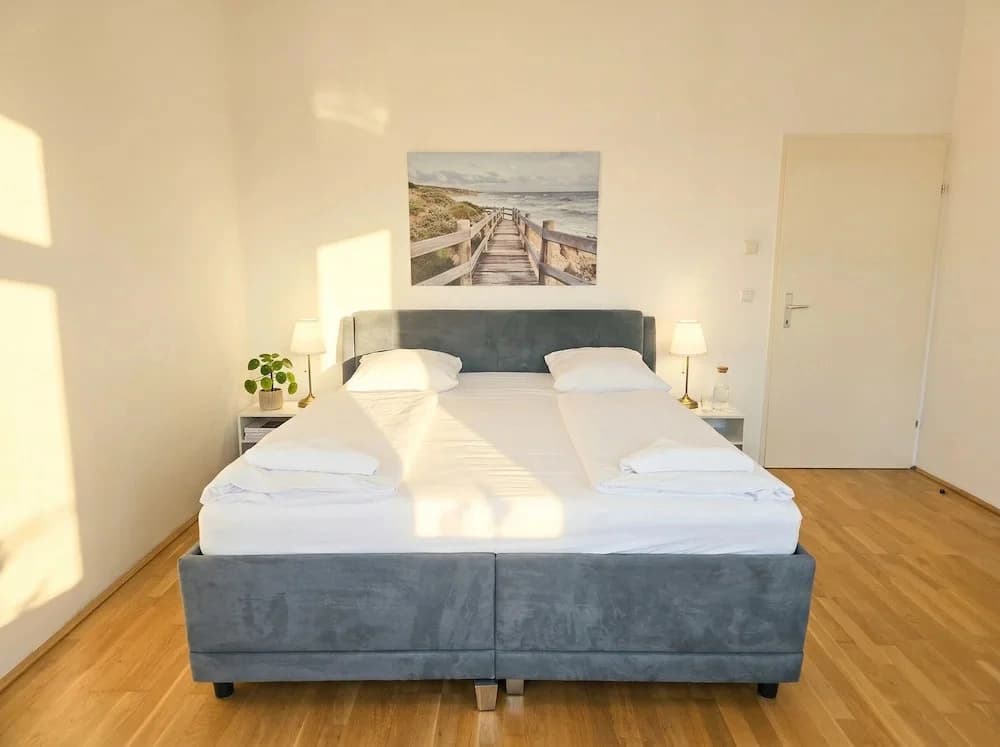 Stylish 1BR Apt near Wiener Stadthalle - photo 1