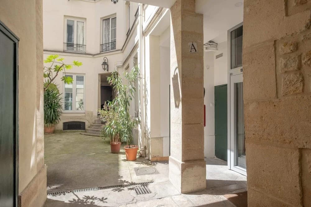 Stylish Apartment for 2 in the Heart of Paris - photo 8