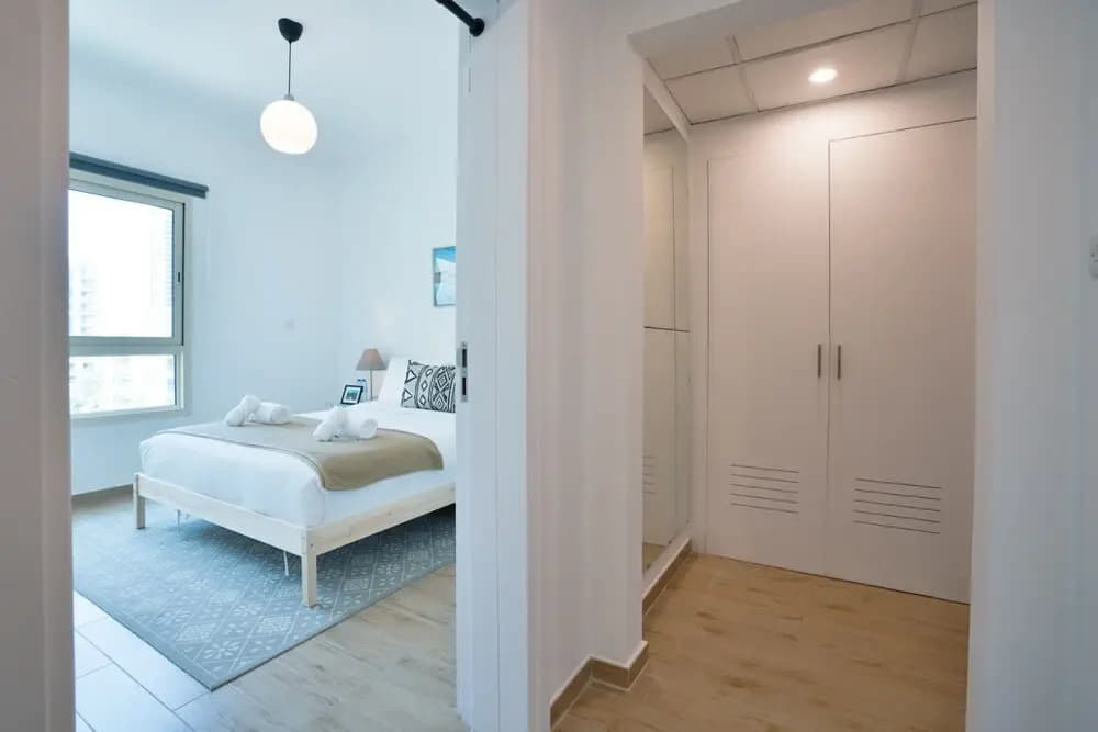 Luxurious Apt with Balcony The Greens Dubai - photo 16