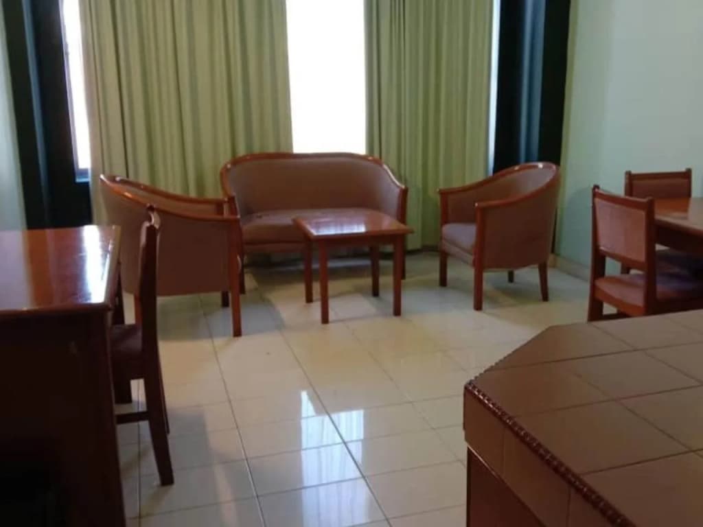 Somerset Hotel - photo 3