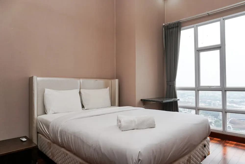 Fabulous 2BR Lucky Tower Apartment - photo 3
