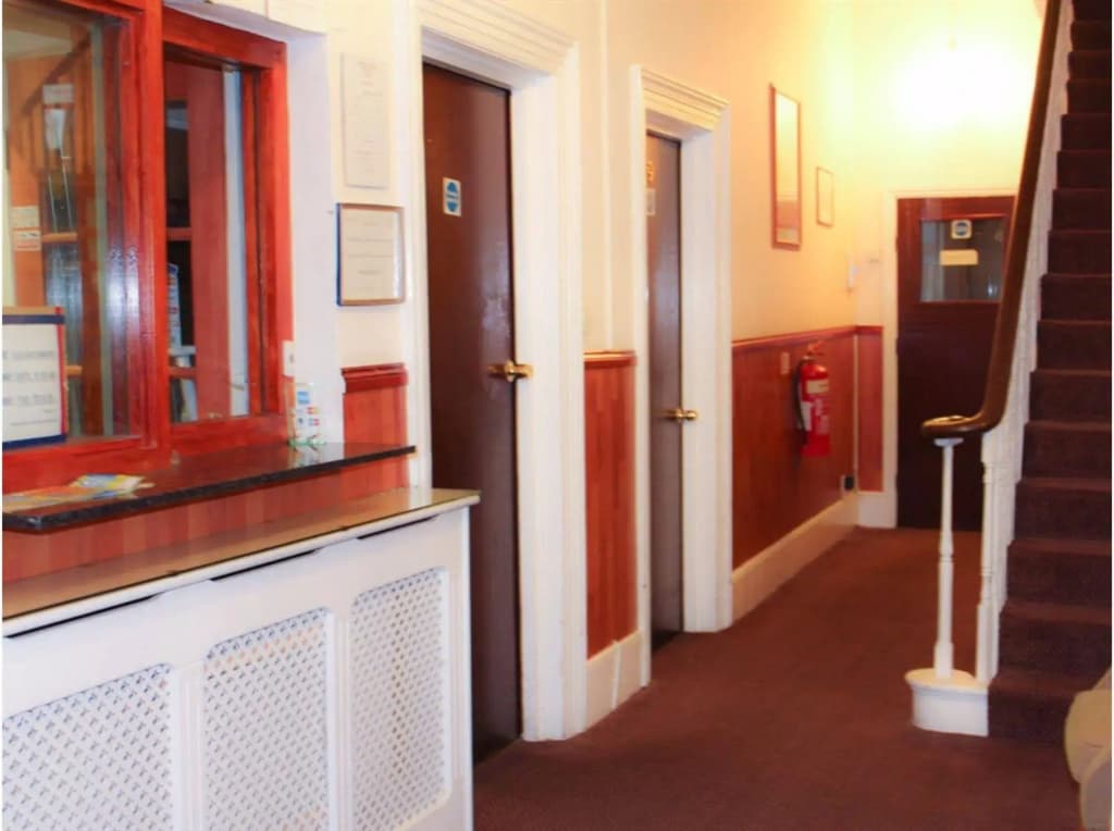 Lampton Guest House - photo 12