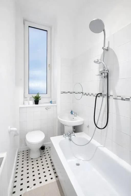 Spacious Easter Road 2BR Apartment - photo 10