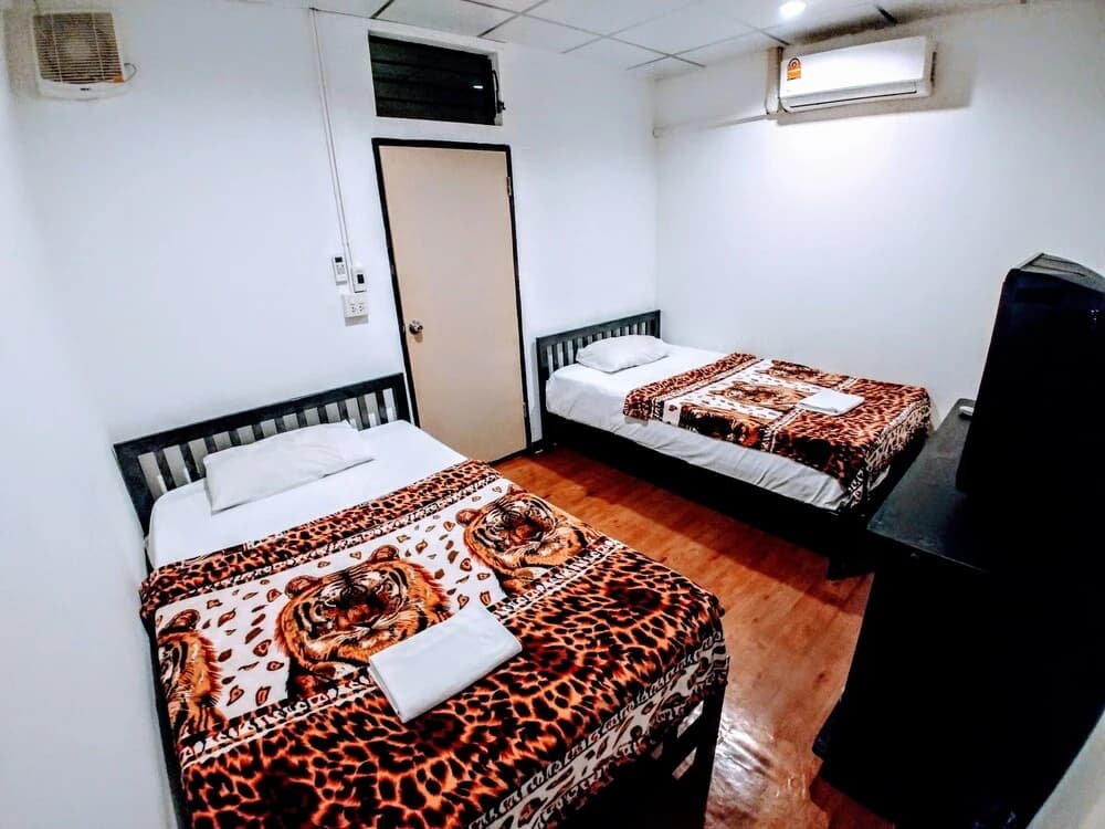 Zuzu Hostel - photo 5