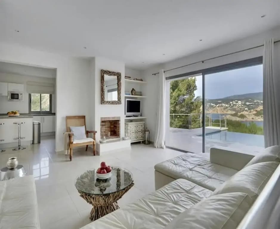 Villa in Porroig With Stunning Sea Views - photo 6