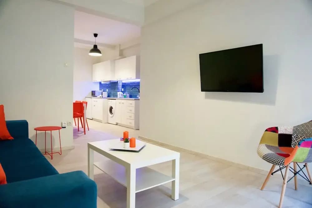 Modern Apt next to Archaeological Museum - photo 3