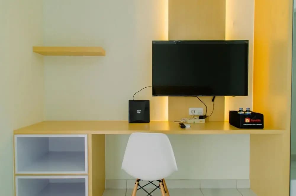 Comfortable And Minimalist Studio At Amethyst Apartment - photo 6