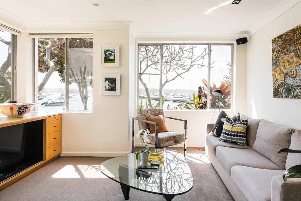 Waterfront Apartment Brimming With Inspirational Artwork - photo 2