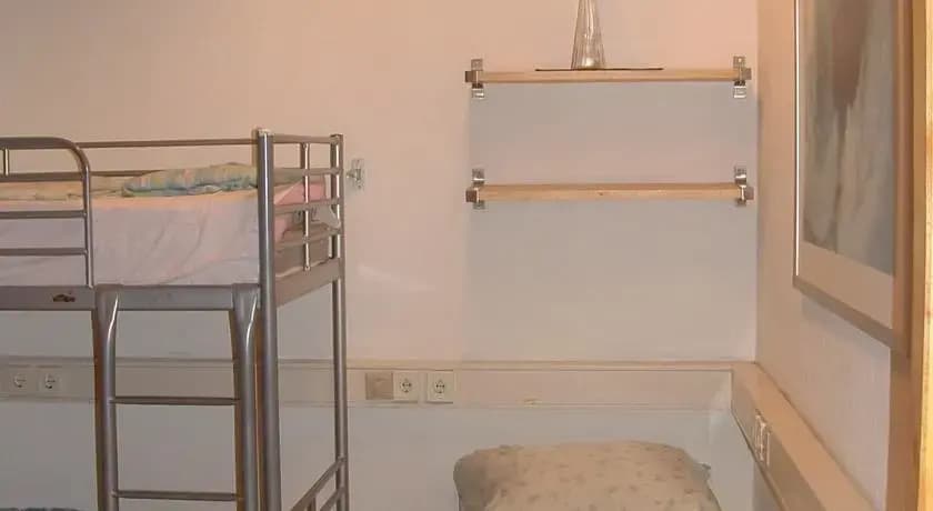 Pentecostal Guesthouse - photo 2