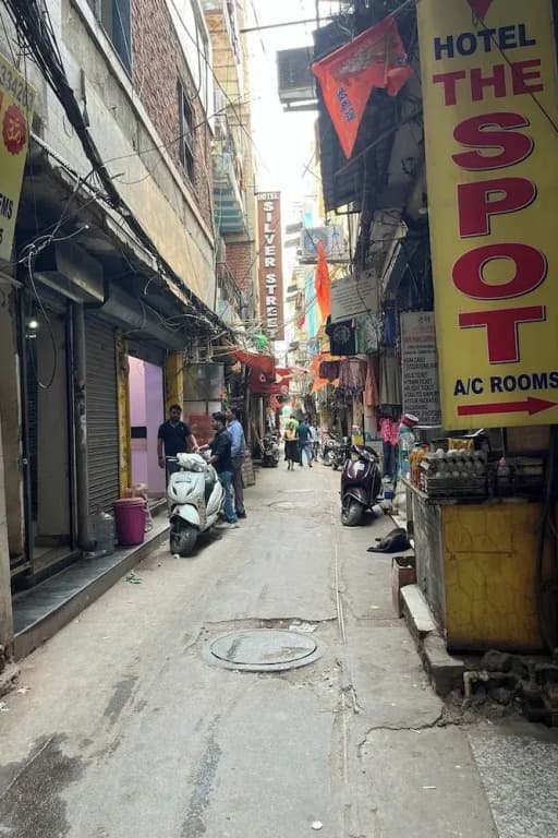 Hotel Spot Inn Paharganj Near New Delhi Railway Station - photo 1