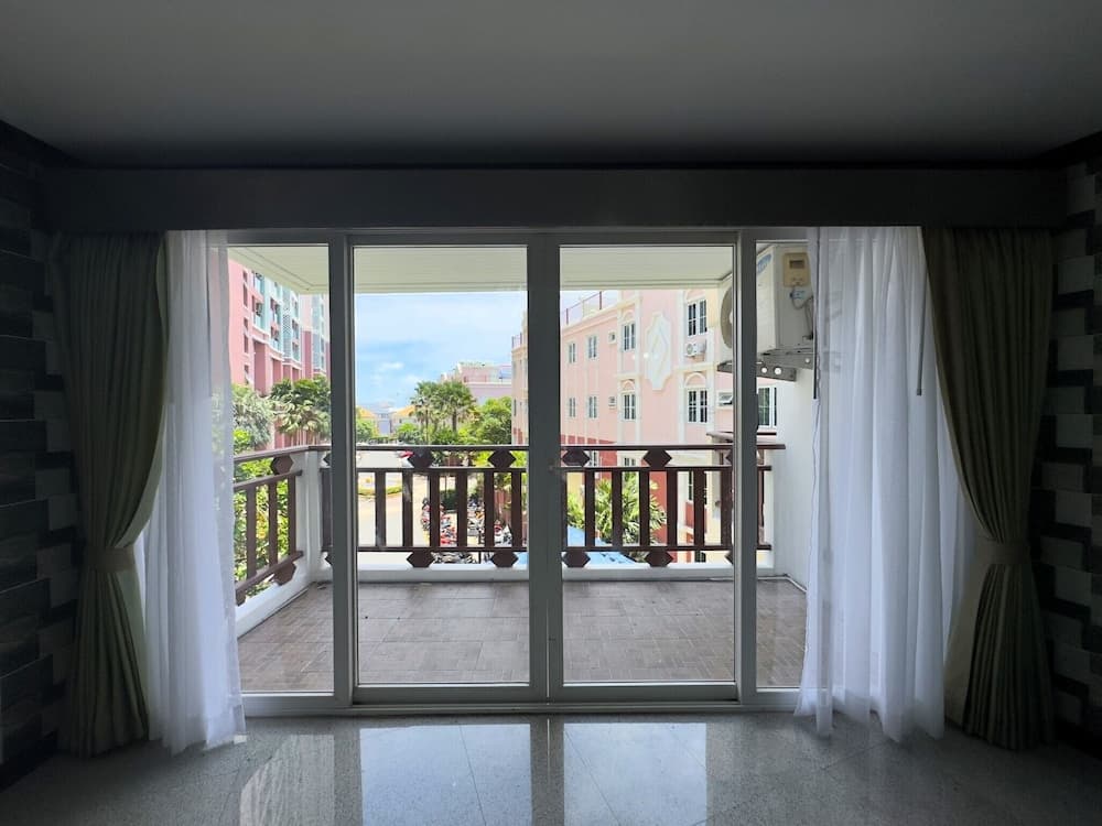Spacious 2BR Condo - 3 Balconies & Green Views - photo 36