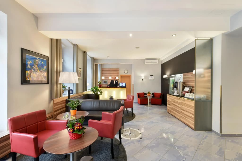 Hotel Lucia - photo 2