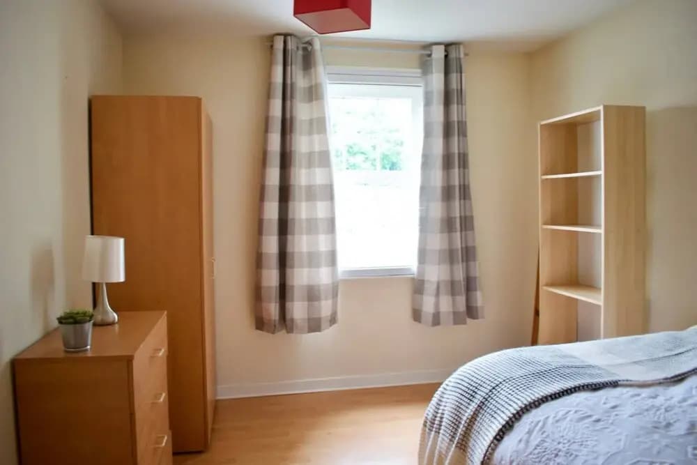 Spacious 3 Bed Apartment in Central Location - photo 6