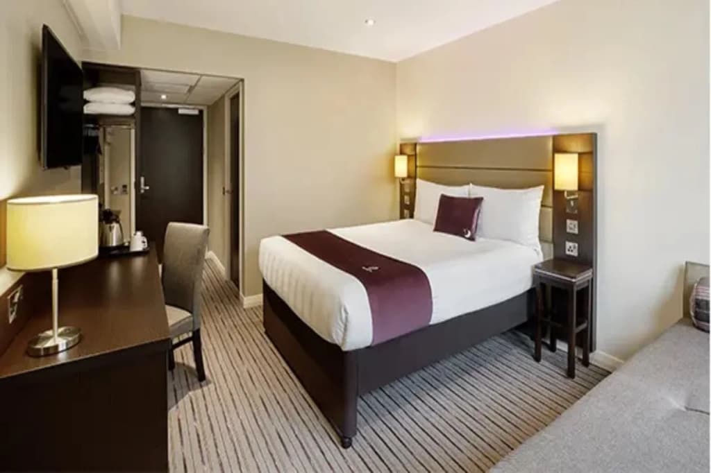 Premier Inn Chessington - photo 2
