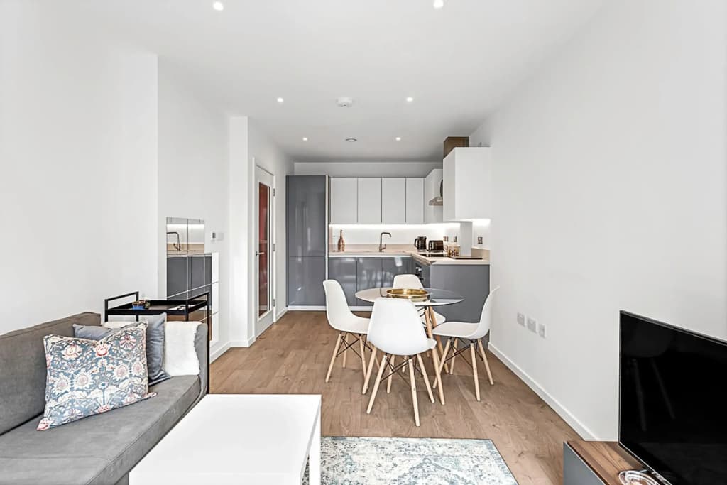 Stylish Flat In Battersea Reach - photo 5