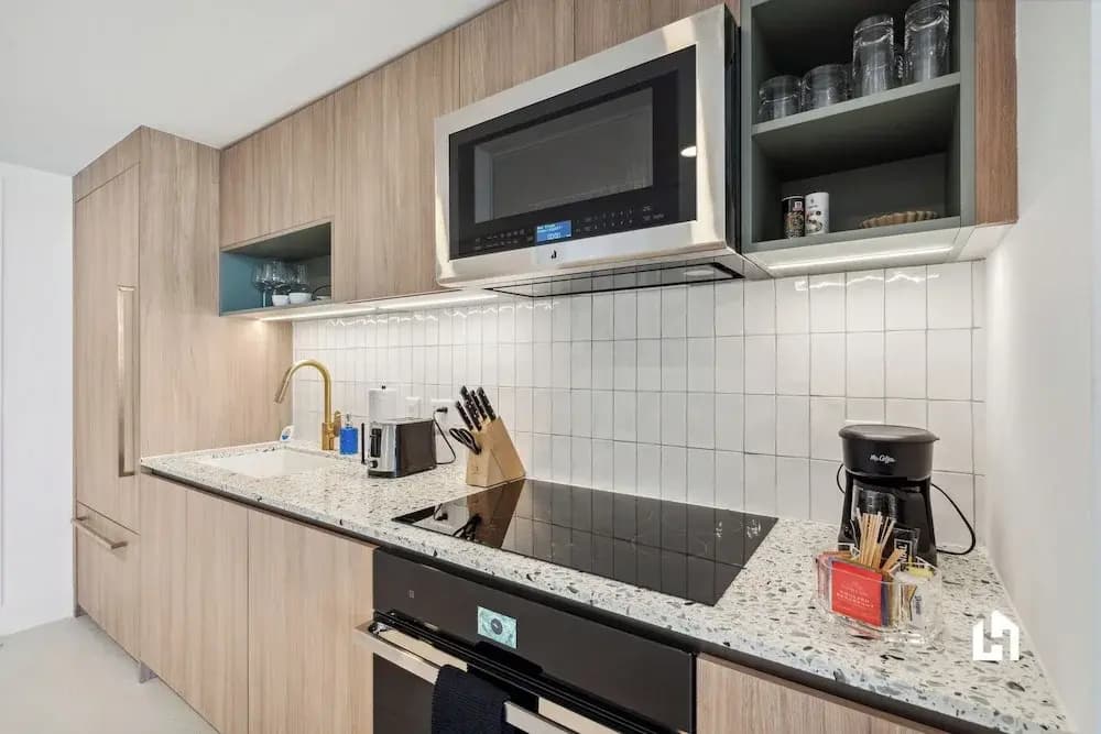 Stylish Apartments with Partial Ocean Views in Downtown - photo 43