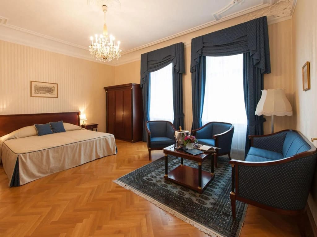 Ambassador Hotel - photo 4