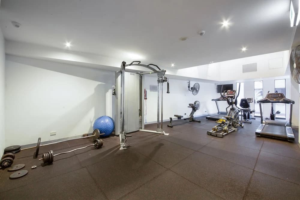 Stylish 2 bed 2 bath parking wifi pool - photo 12