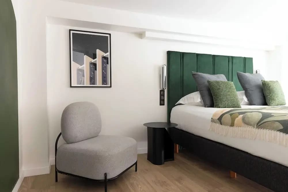 Authentic Apartment - 2br/6p - Place Pigalle - photo 3