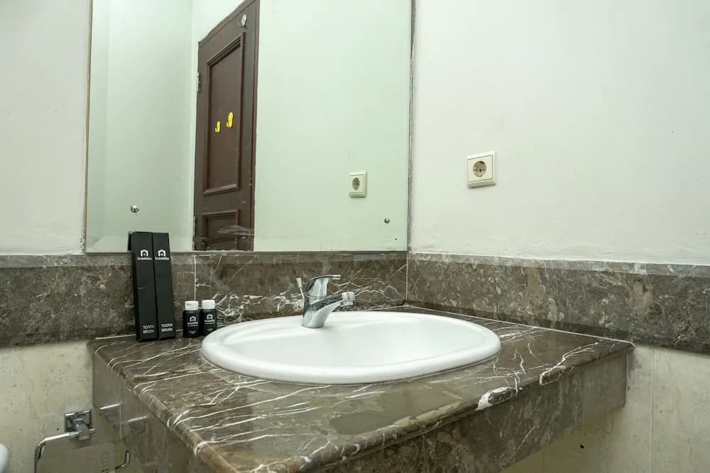 Comfy 1Br At Bellezza Apartment - photo 7