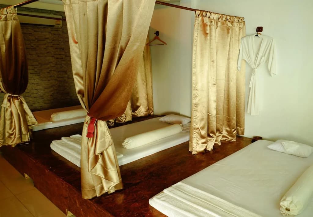 Saphan Krungthep Hostel & Spa - photo 2
