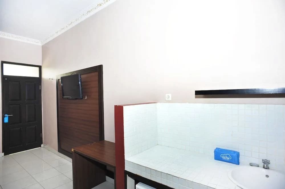 Airy Legian Dewi Sri Satu 14 Kuta Bali - photo 8