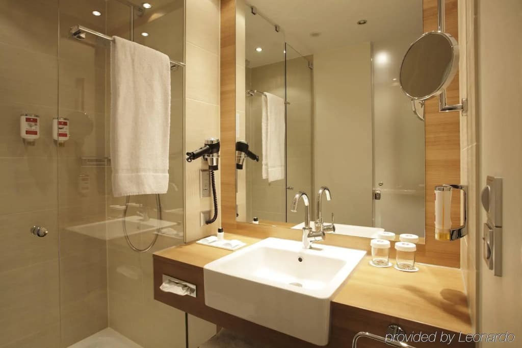 H4 Hotel Berlin Alexanderplatz - photo 9