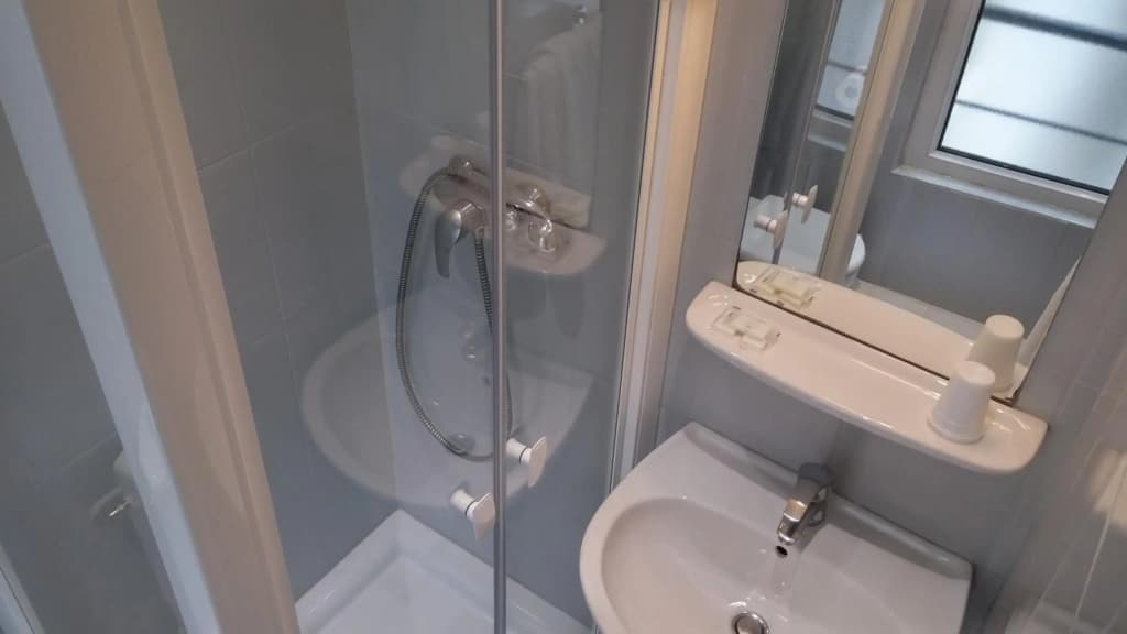 Modern Hotel - photo 14