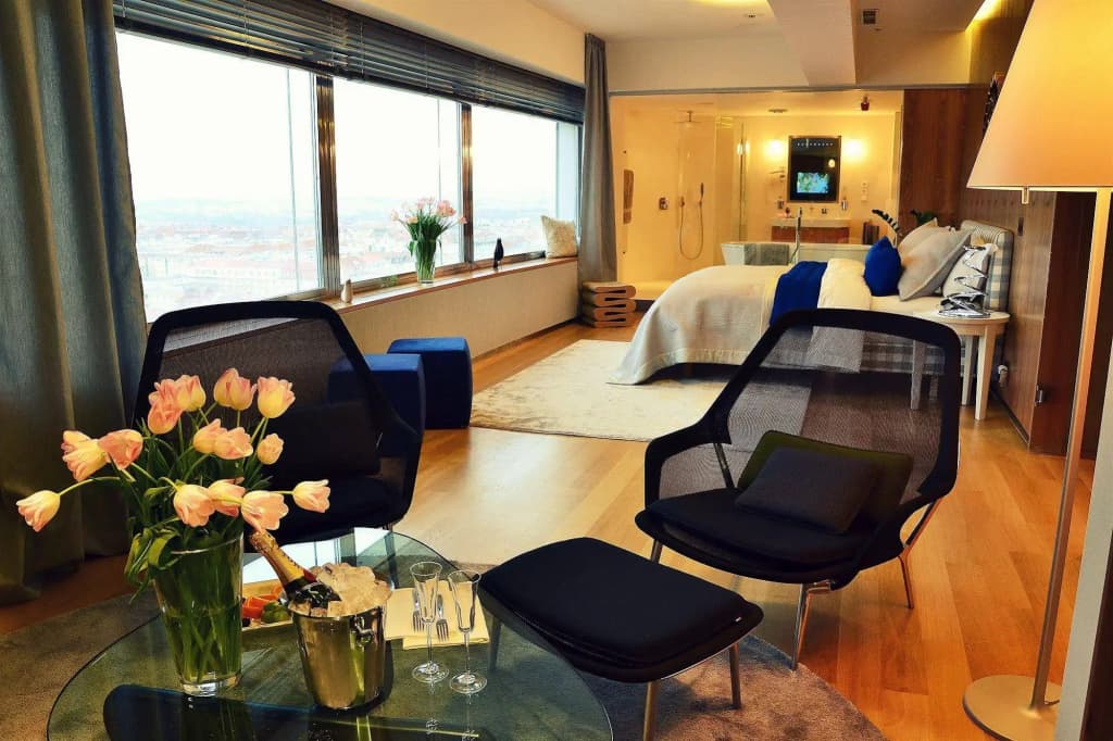 One Room Hotel - photo 2