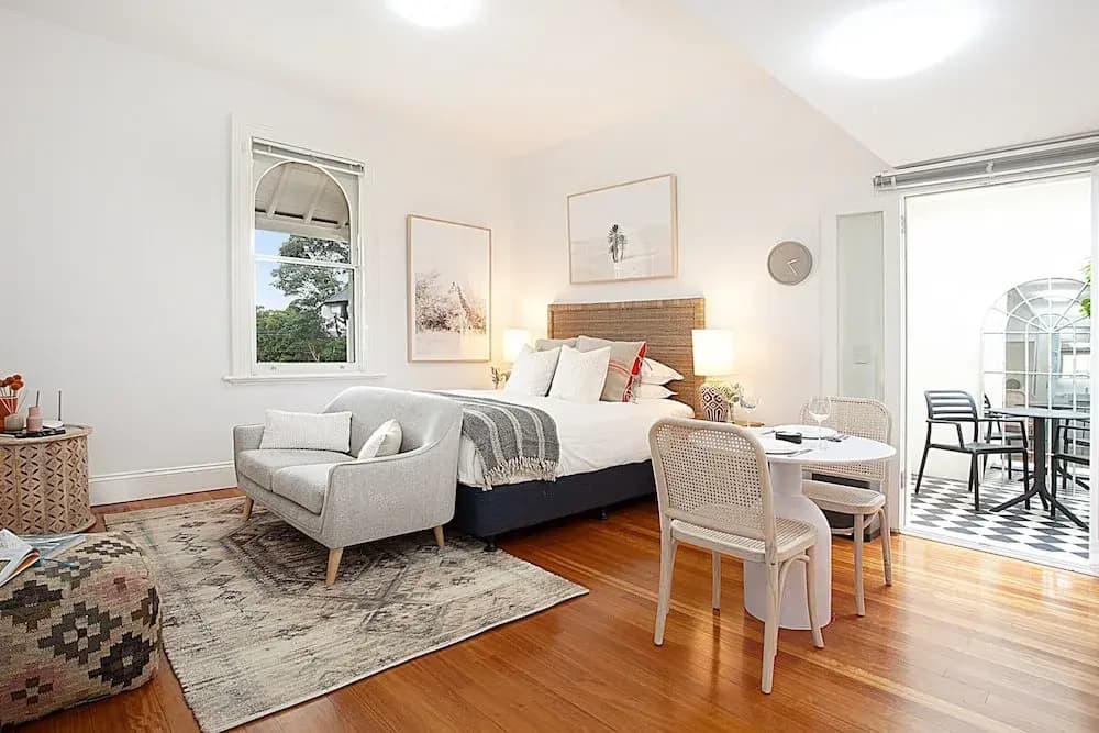 Modern and Cosy Inner West Apartment - photo 2