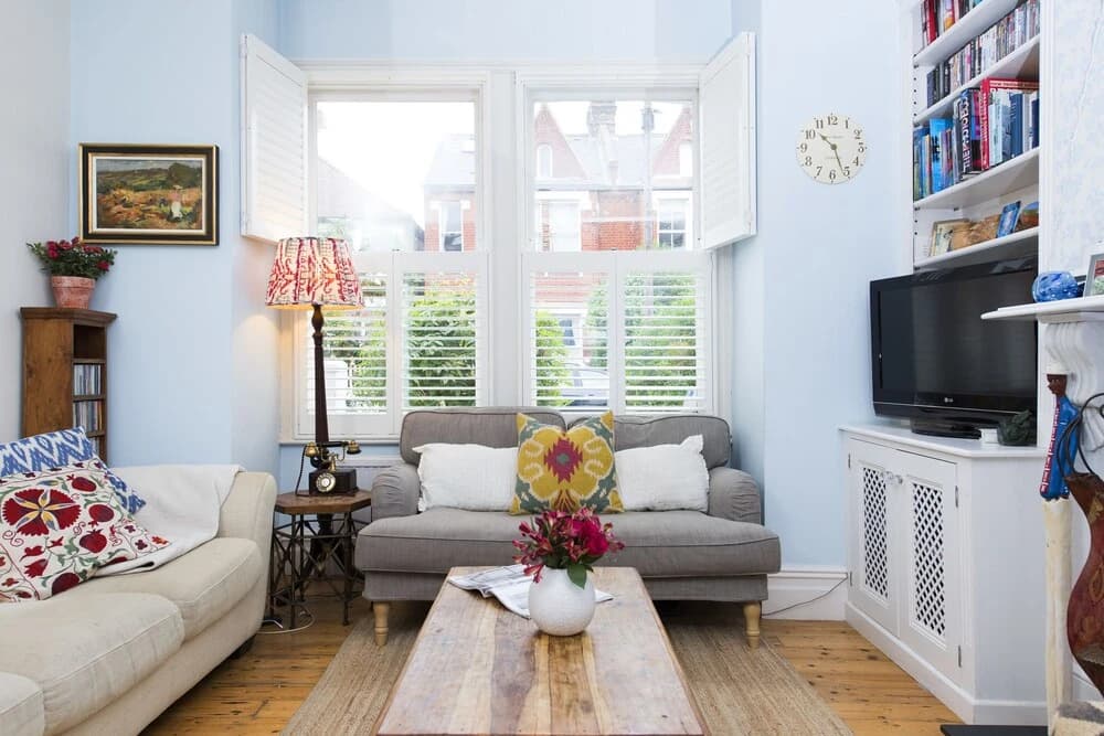 Gorgeous Modern 5BR Family Home - photo 3