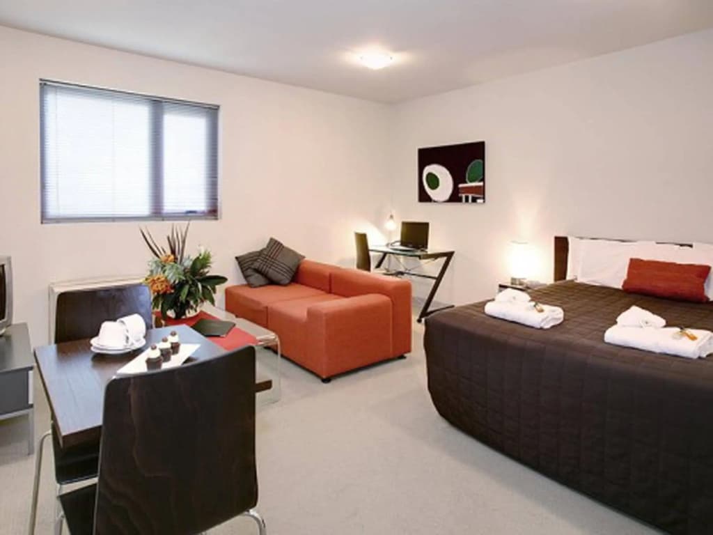 Plum Carlton Serviced Apartments - photo 5