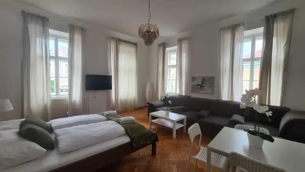 Chic 3BR Belvedere Apartment - photo 5