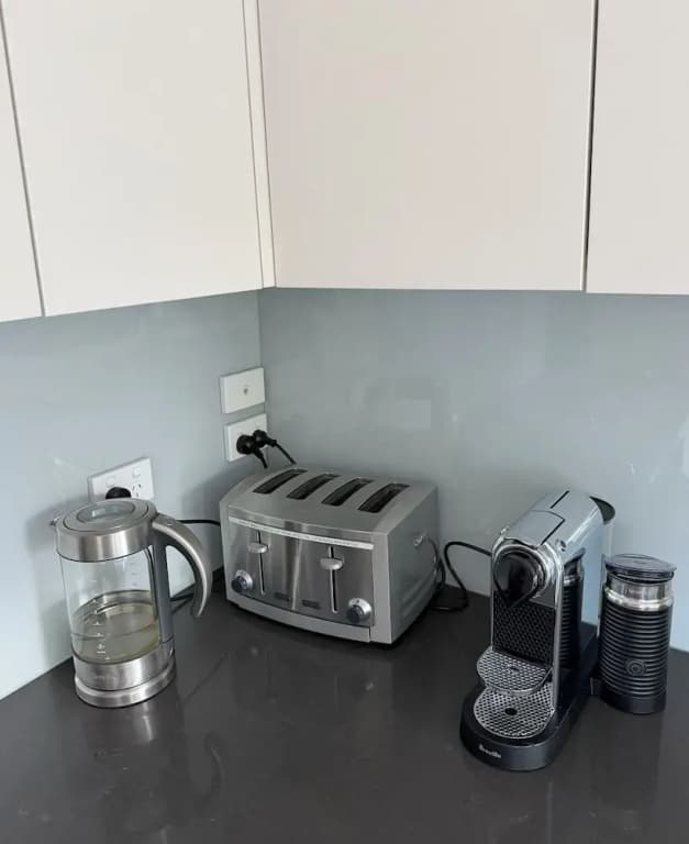 Manly 3 Bedroom Home - Upper Duplex - photo 10