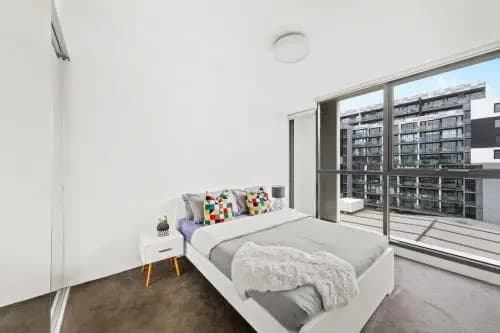 Large 2BR+Comfy+Parking Included - photo 2