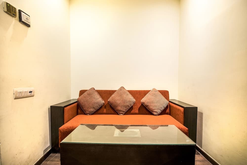 Stallen Suites Nehru Place by FabHotels - photo 5