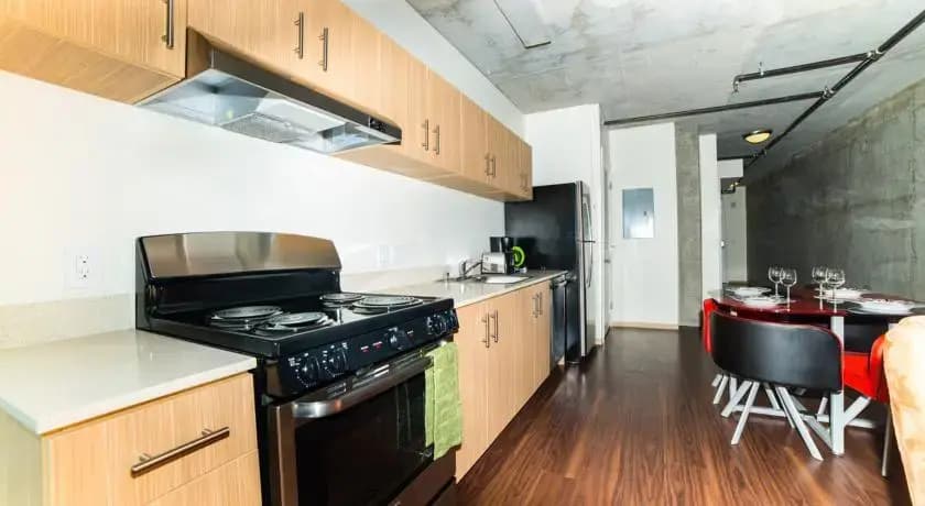 Hollywood Oriel Apartment - photo 9
