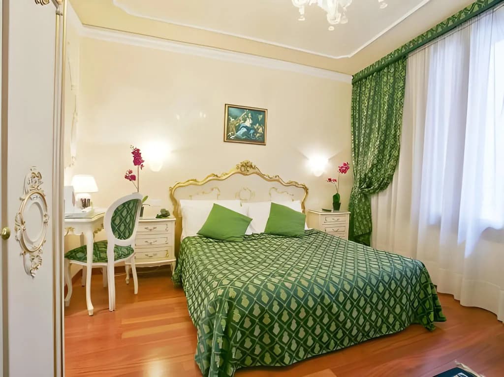 Hotel San Luca - photo 4