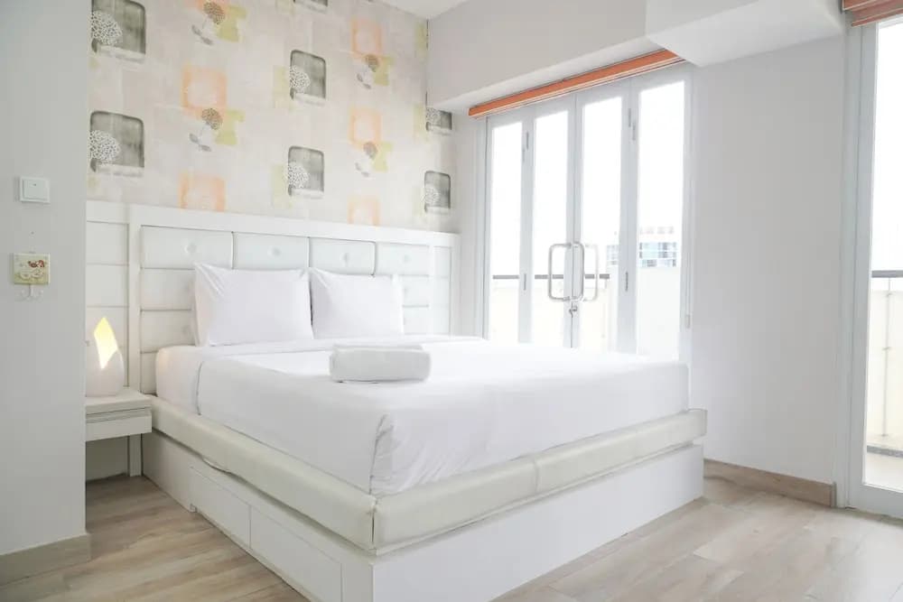 Warm And Comfort Living 1Br At 8Th Ambassade Kuningan Apartment - photo 14