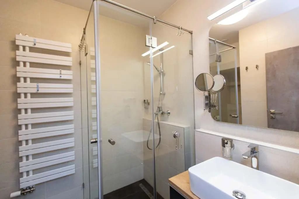 Premium Rooms by Hi5 - Style at the Comedy Theater - photo 2
