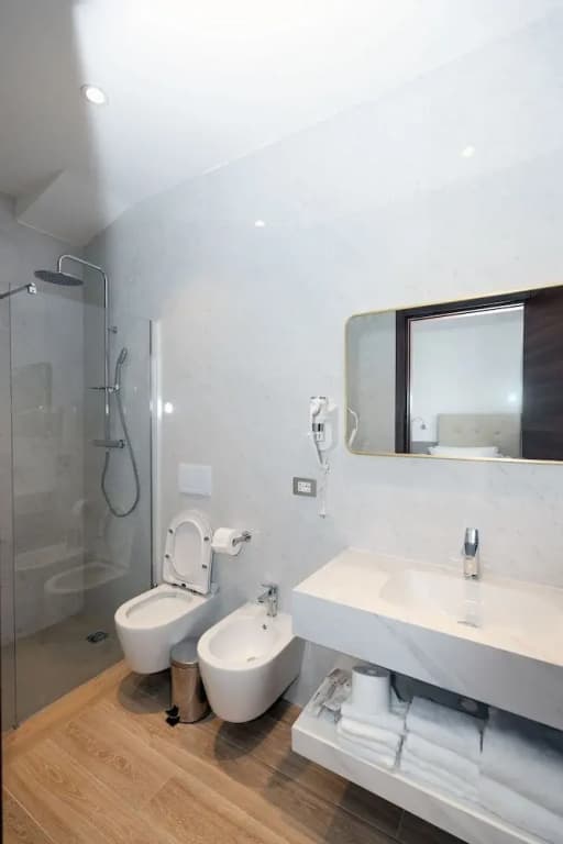 Lh HOTELS - photo 9