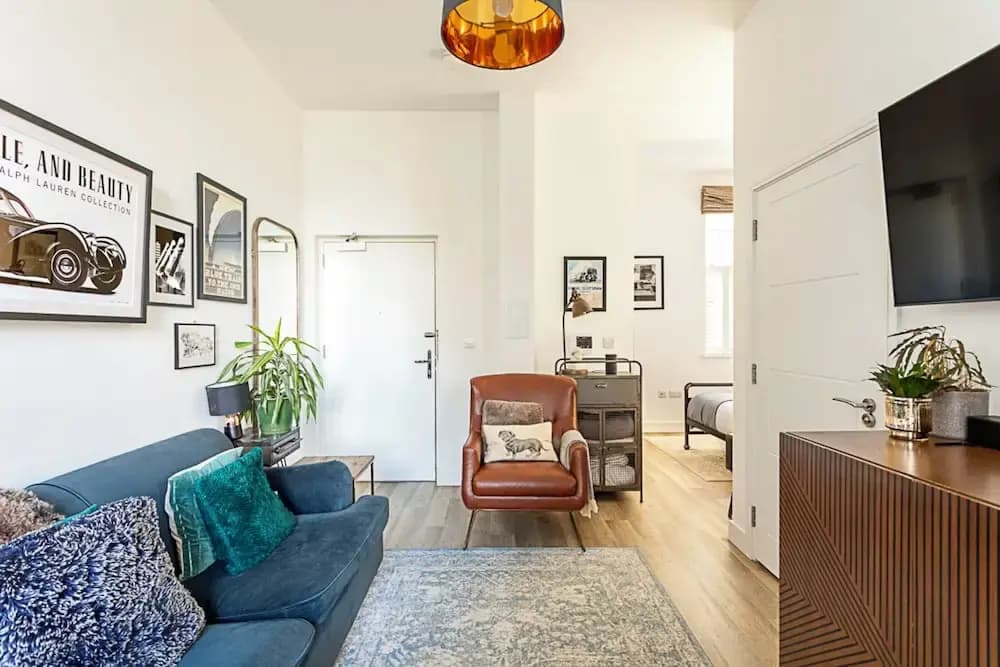 Contemporary Victorian Studio - photo 12