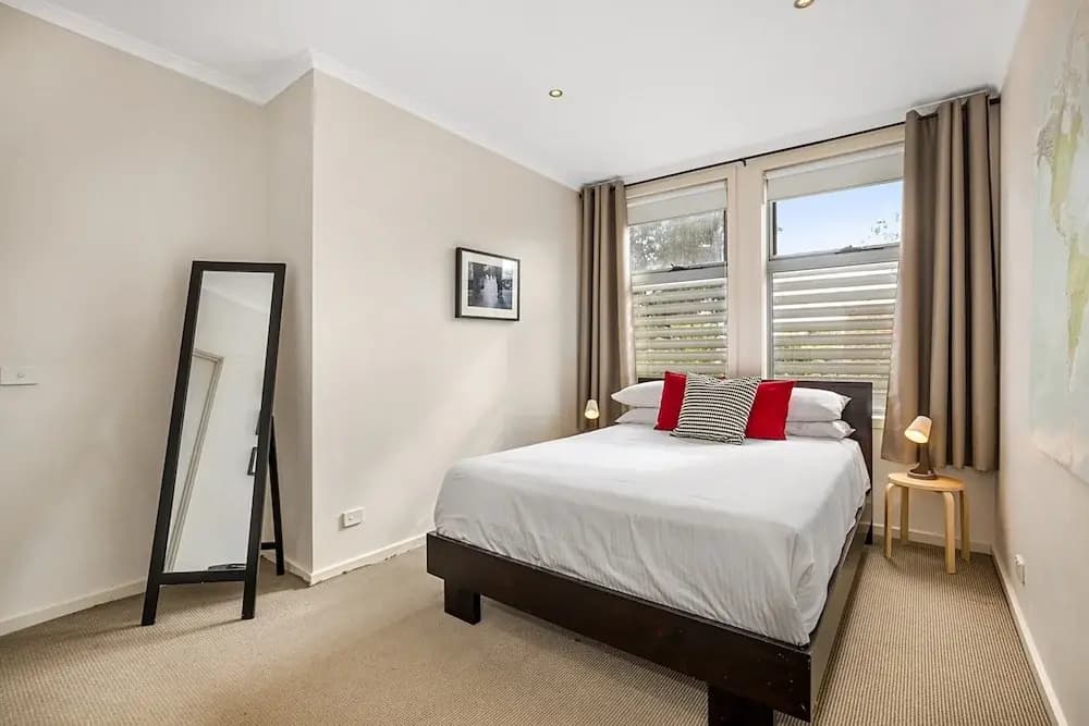 Stunning 2-bed Unit With BBQ Patio Near Dining - photo 6